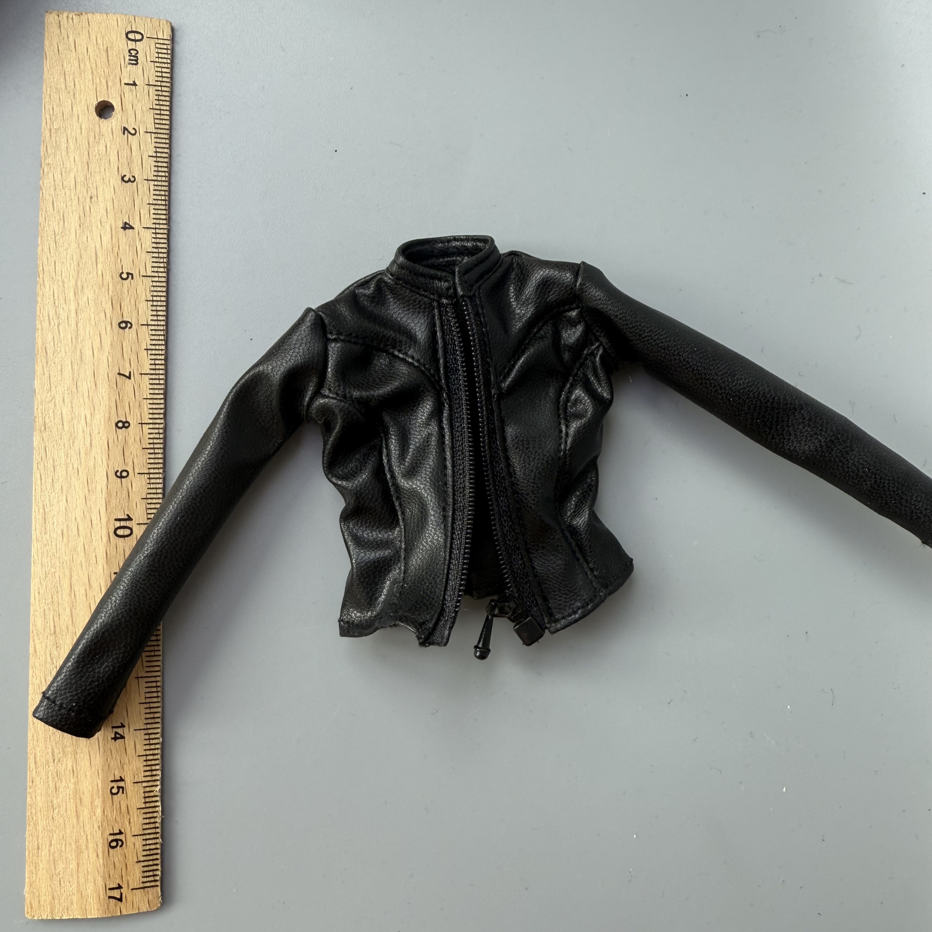 1/6 Scale female dolls black l - Model Kit Varnish recension och pris
